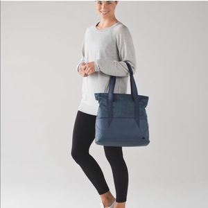 Lululemon Throw & Go Tote Astro Blue